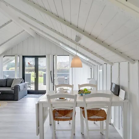 Roderich - 400m From The Sea By Interhome