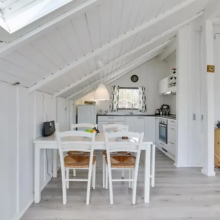 Roderich - 400m From The Sea By Interhome